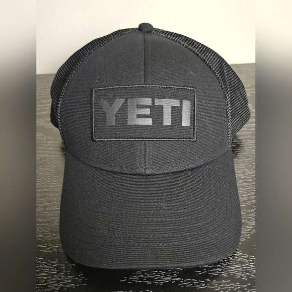 Men's Yeti Triple Black Snapback Trucker Hat, Adjustable Size - Picture 1 of 3